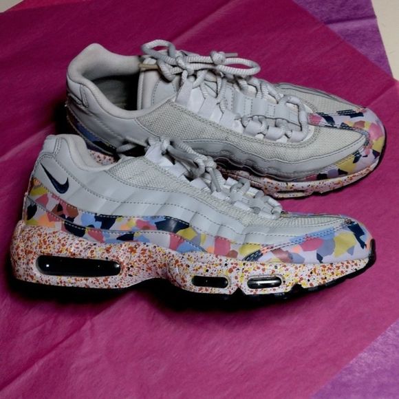 nike aimax Shoes - Nike Air Max Women's Sneakers Size 9.5 in Good Condition